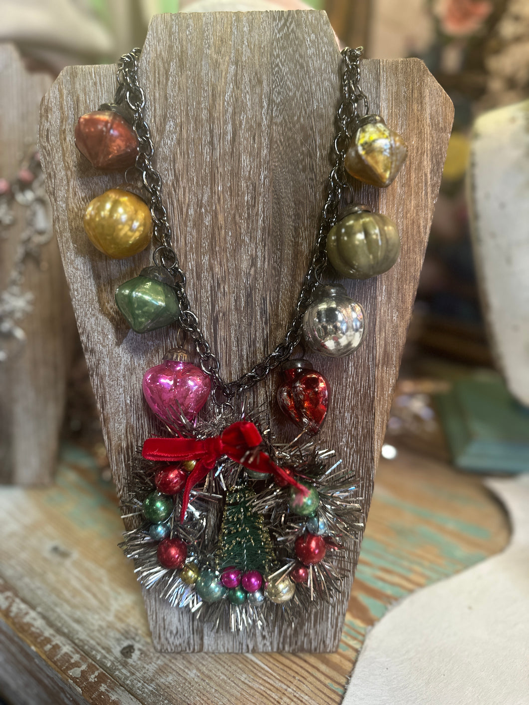 Vintage Tinsel Wreath Necklace