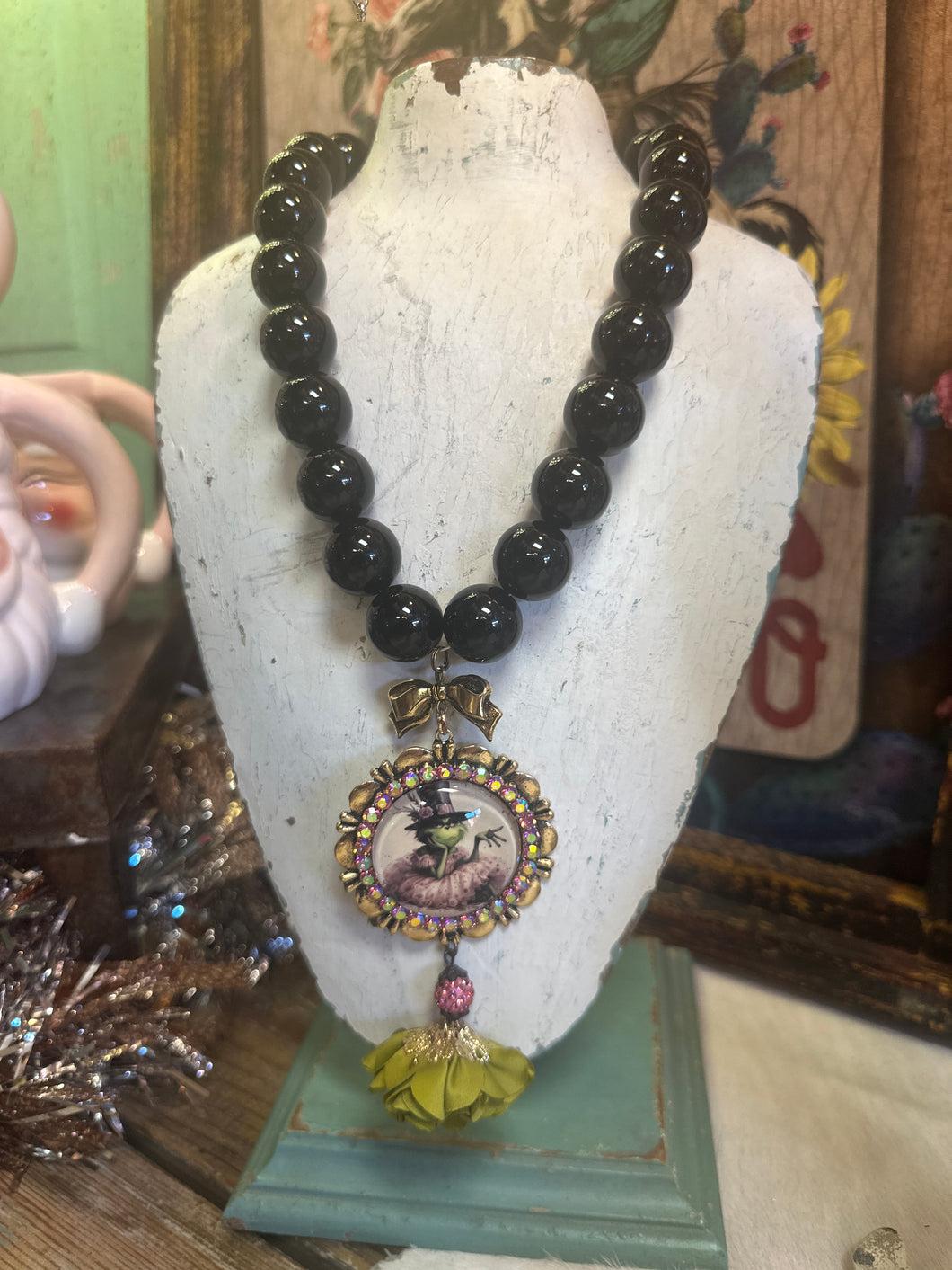 Grinch Necklace (Mauve)