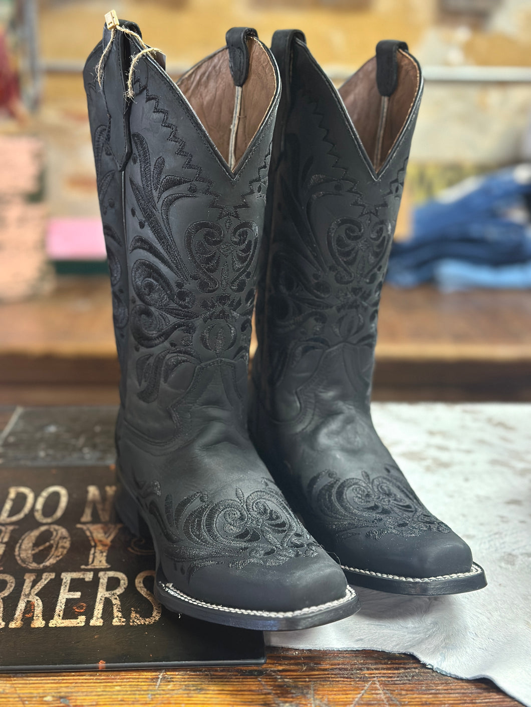 Circle G -  Black Embroidery Sq Toe