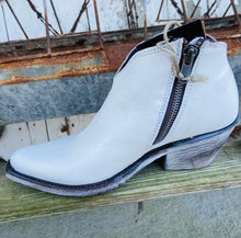 Load image into Gallery viewer, Liberty Black- Missouri Blanco Bootie
